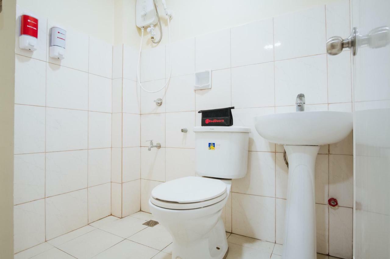 ホテル レッドドアーズ アット ユニバーシティ ベルト マニラ マニラ市 エクステリア 写真